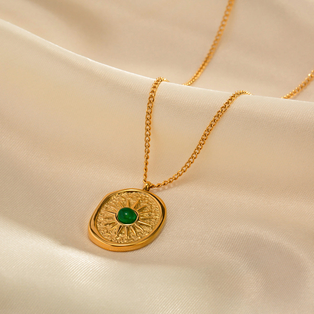 18K Gold Fashion Simple Inlaid Emerald Versatile Pendant Necklace