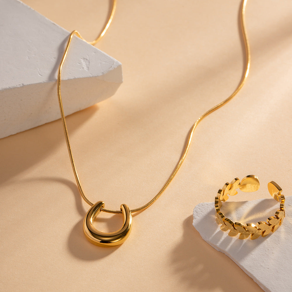 18K Gold Noble Simple U Shape Design Versatile Pendant Necklace