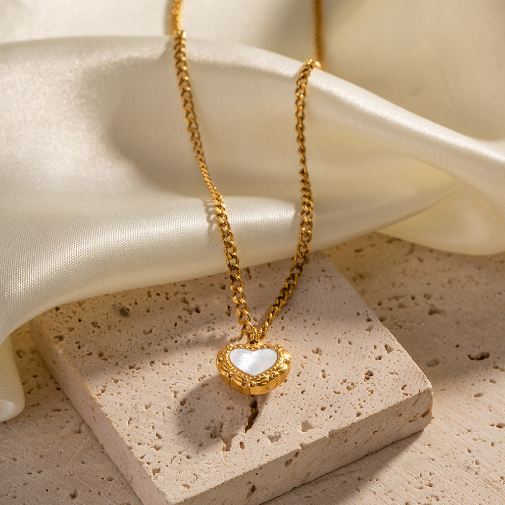 18K Gold Exquisite Fashion Heart Shape Design Versatile Necklace