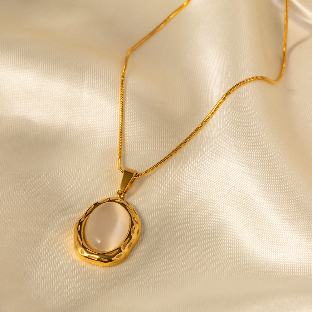 18K Gold Noble Fashion Inlaid Natural Stone Pendant Design Versatile Necklace