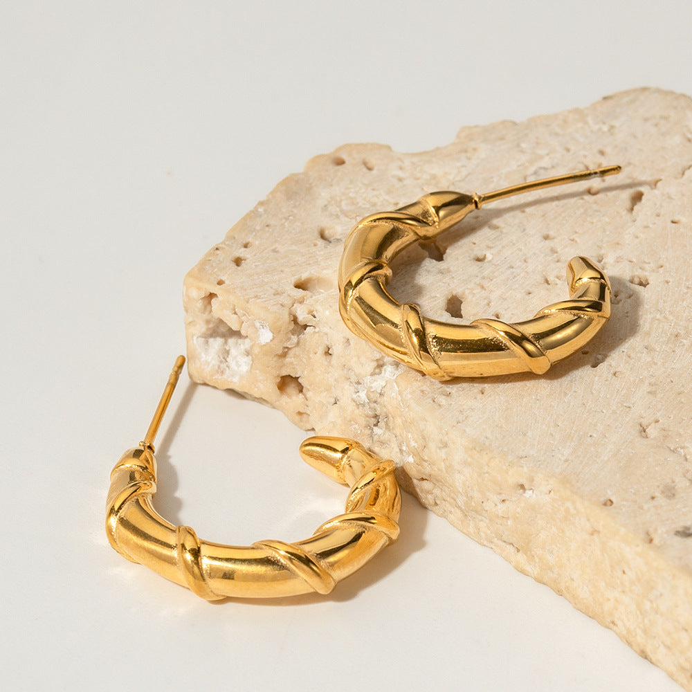 18K Gold Trendy Chic C-shaped Winding Thick Line Design Versatile Earrings